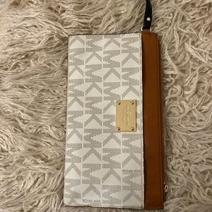 Michael Kors White and Brown Wristlet